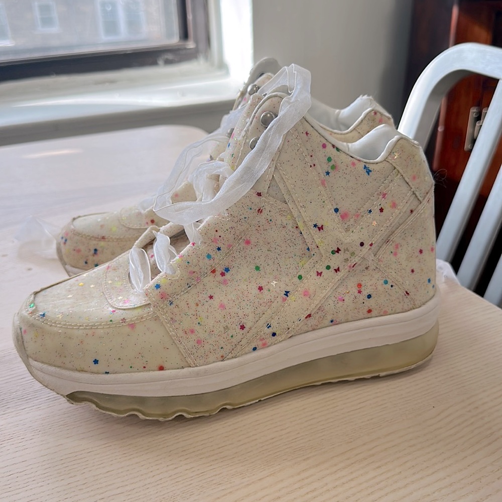 YRU glitter QOZMO AIIRE